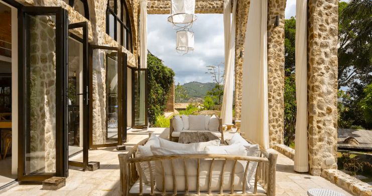 mediterranean-luxury-villa-for-sale-chaweng- thumb 2