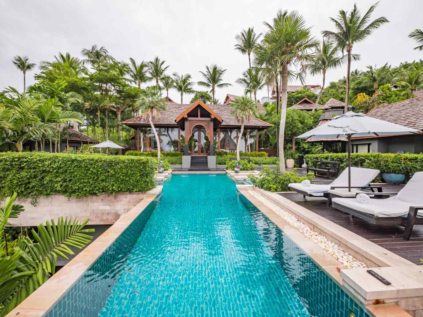 Four seasons bed discount for sale