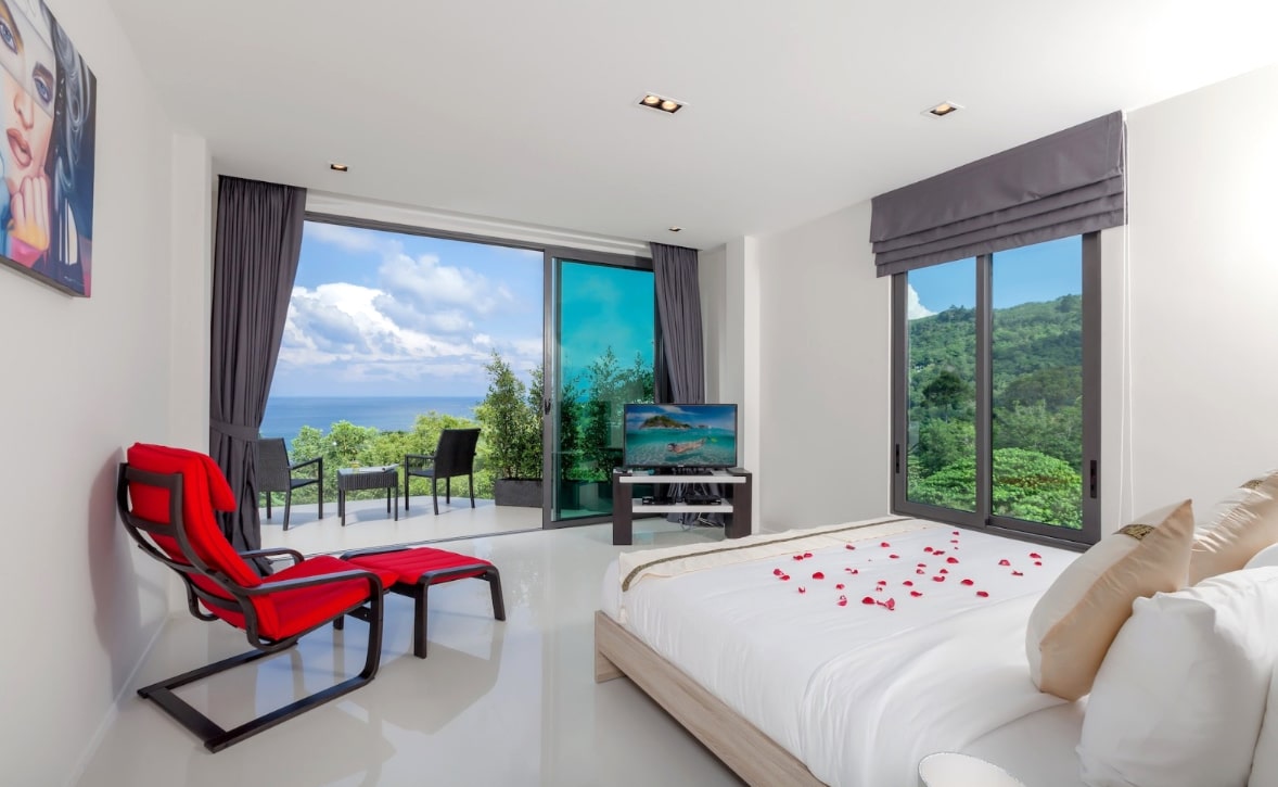 phuket-luxury-villa-for-sale-kalim-12