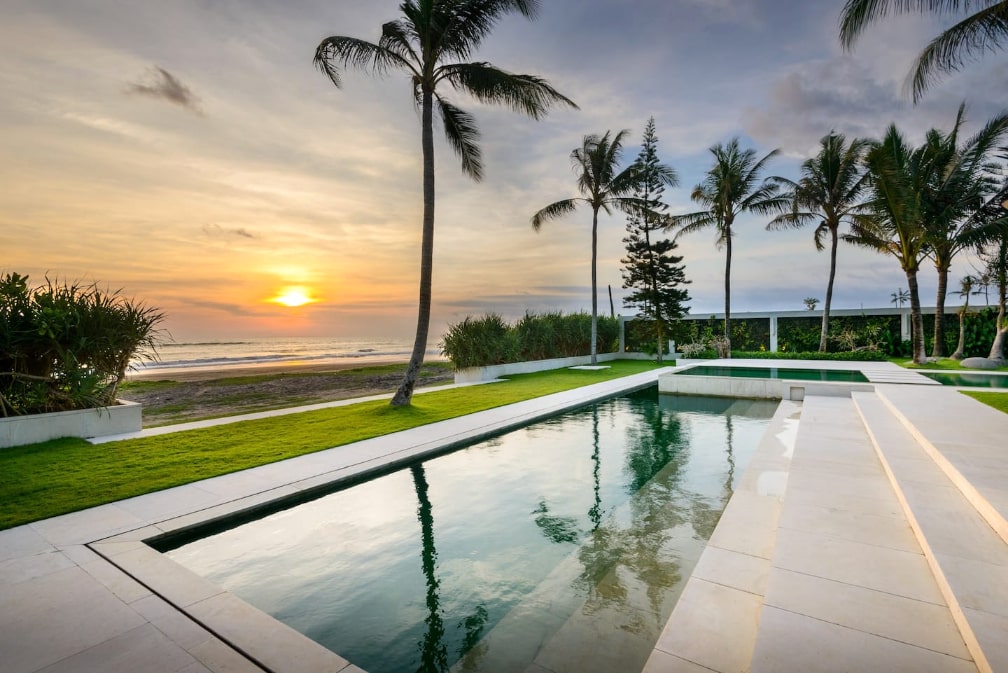 luxury-beachfront-villa-for-sale-in-bali-16