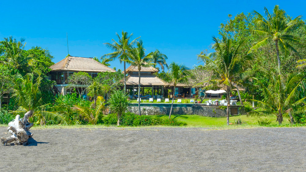 balinese-beachfront-villa-for-sale-bali-canggu-17